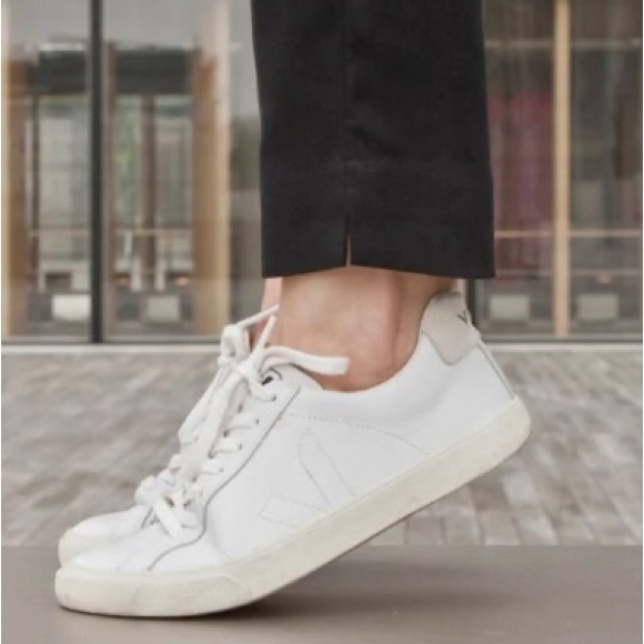 VEJA Esplar Low Sneakers NWOT